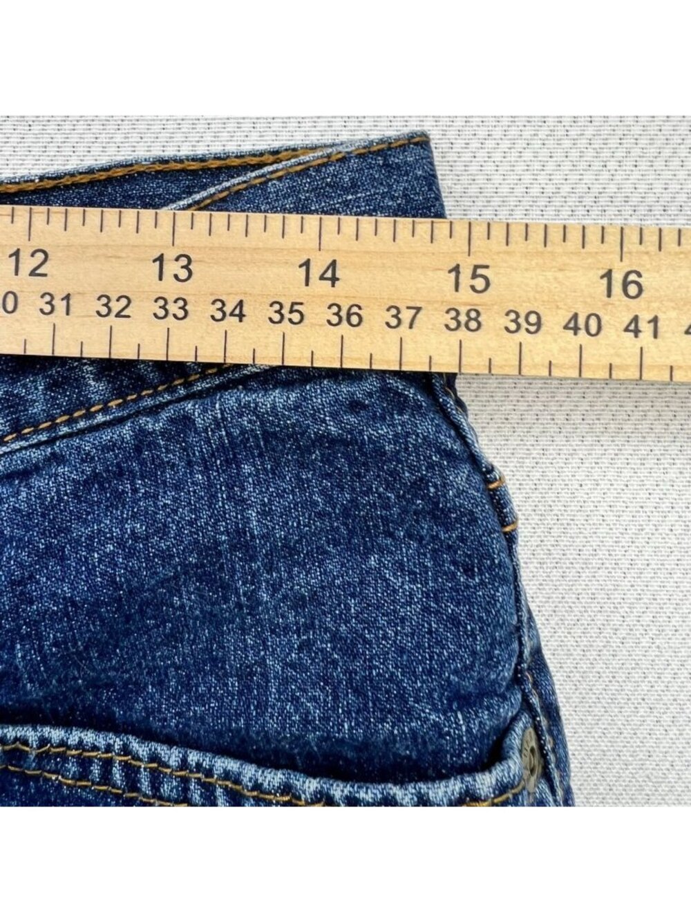Eddie Bauer Womens Classic Cotton Bermuda Jean Shorts Size 10 Blue Denim Jorts - Picture 5 of 9